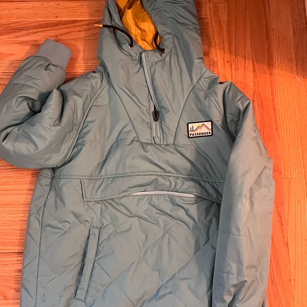 Passenger Women's Puffer Jacket - teal green